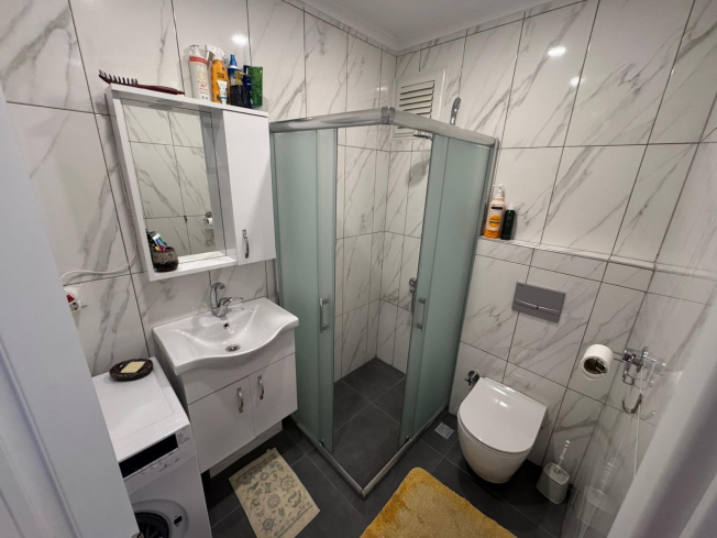 Spacious 2+1 Apartment with Separate Kitchen in Central Alanya Near the Sea