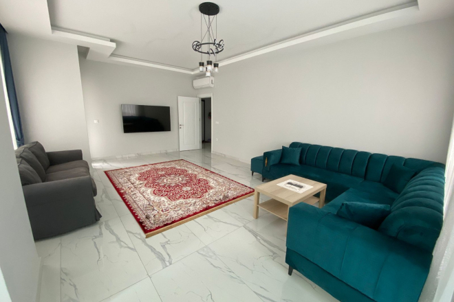 Spacious 2+1 Apartment with Separate Kitchen in Central Alanya Near the Sea