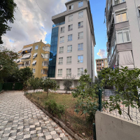 Spacious 2+1 Apartment with Separate Kitchen in Central Alanya Near the Sea