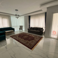 Spacious 2+1 Apartment with Separate Kitchen in Central Alanya Near the Sea