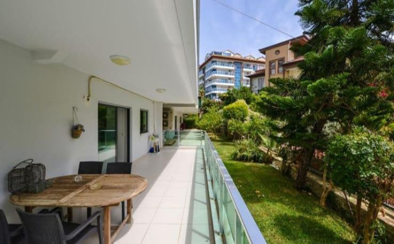 Spacious 3+1 duplex with garden in Kargicak — 100 m to the sea, eligible for citizenship