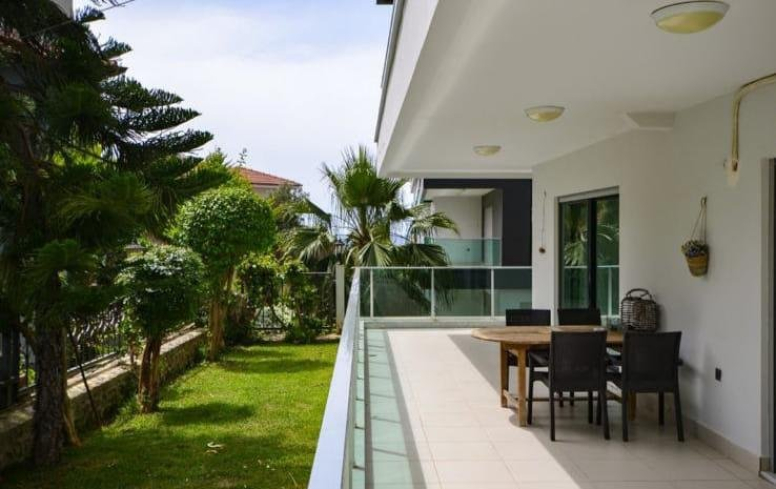 Spacious 3+1 duplex with garden in Kargicak — 100 m to the sea, eligible for citizenship