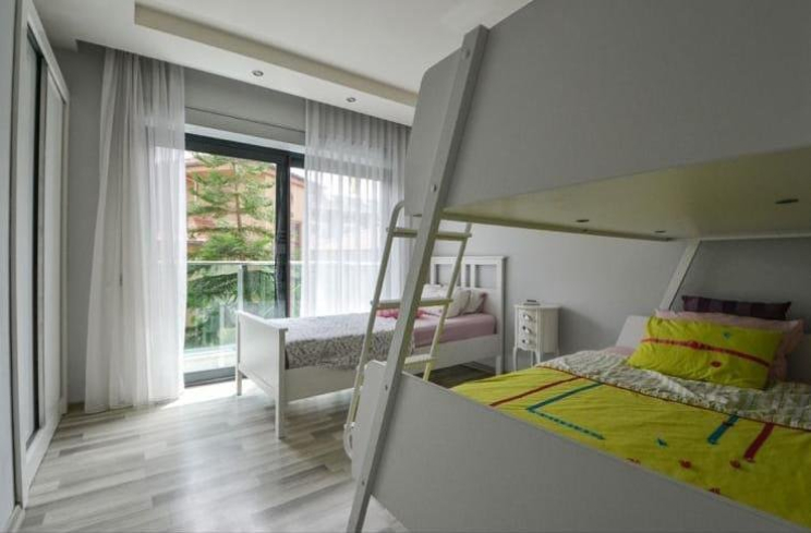 Spacious 3+1 duplex with garden in Kargicak — 100 m to the sea, eligible for citizenship