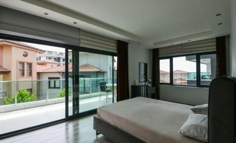 Spacious 3+1 duplex with garden in Kargicak — 100 m to the sea, eligible for citizenship