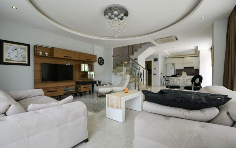 Spacious 3+1 duplex with garden in Kargicak — 100 m to the sea, eligible for citizenship