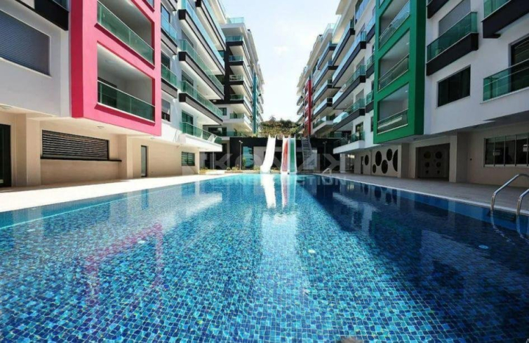 Spacious 3+1 duplex with garden in Kargicak — 100 m to the sea, eligible for citizenship