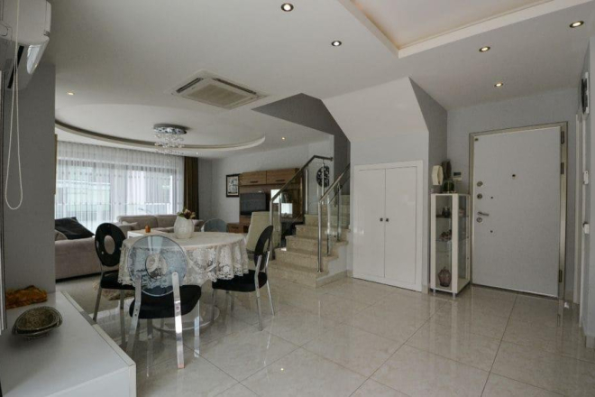 Spacious 3+1 duplex with garden in Kargicak — 100 m to the sea, eligible for citizenship