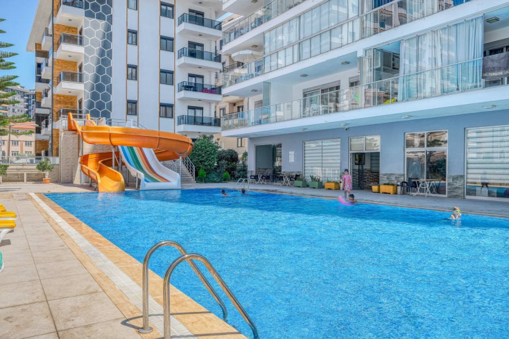 Spacious 1+1 apartment in Mahmutlar near the sea — furnished property in Alanya