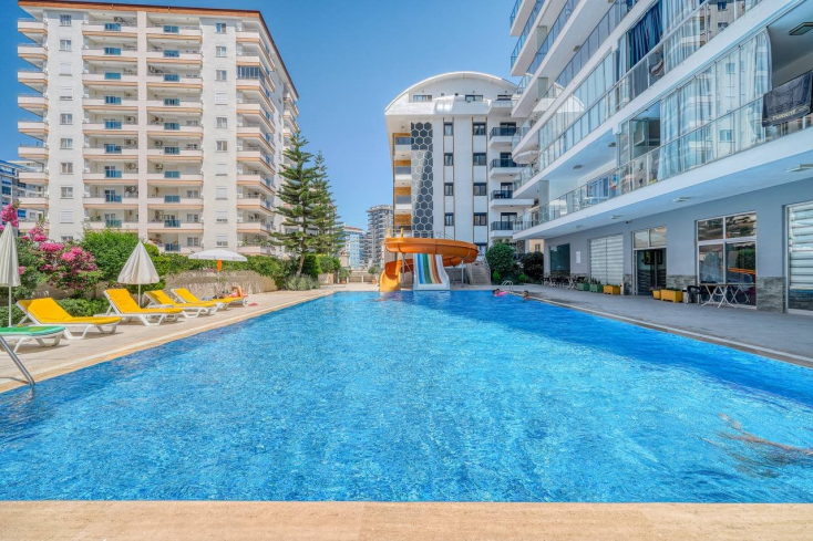 Spacious 1+1 apartment in Mahmutlar near the sea — furnished property in Alanya