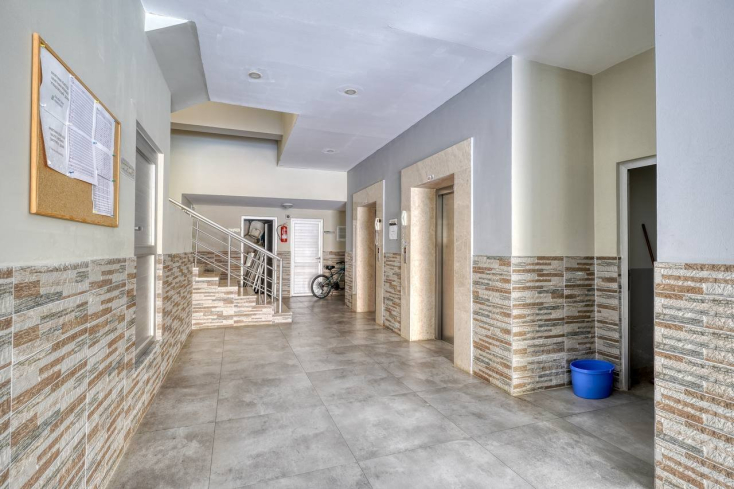 Spacious 1+1 apartment in Mahmutlar near the sea — furnished property in Alanya