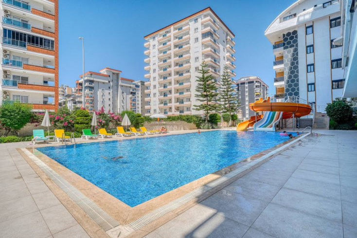 Spacious 1+1 apartment in Mahmutlar near the sea — furnished property in Alanya