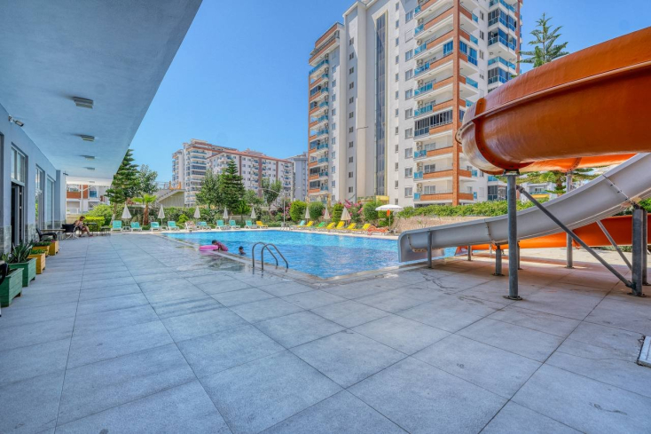 Spacious 1+1 apartment in Mahmutlar near the sea — furnished property in Alanya