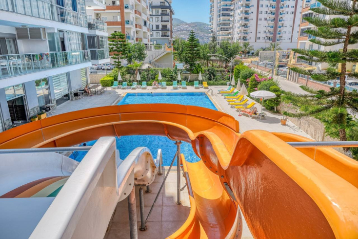 Spacious 1+1 apartment in Mahmutlar near the sea — furnished property in Alanya