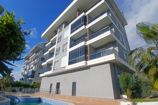 Modern 1+1 apartment in Kargicak — new residence with pool close to the sea
