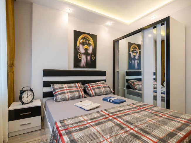 1+1 Apartment in Cleopatra, Alanya — Furnished Property with Pool, Sea View and Residence Permit Potential