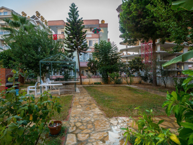 1+1 Apartment in Cleopatra, Alanya — Furnished Property with Pool, Sea View and Residence Permit Potential