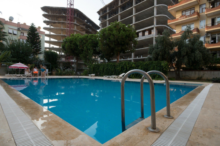 1+1 Apartment in Cleopatra, Alanya — Furnished Property with Pool, Sea View and Residence Permit Potential