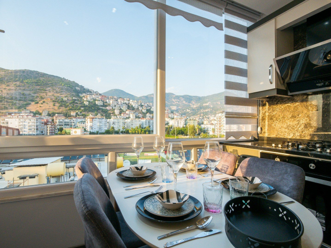 1+1 Apartment in Cleopatra, Alanya — Furnished Property with Pool, Sea View and Residence Permit Potential