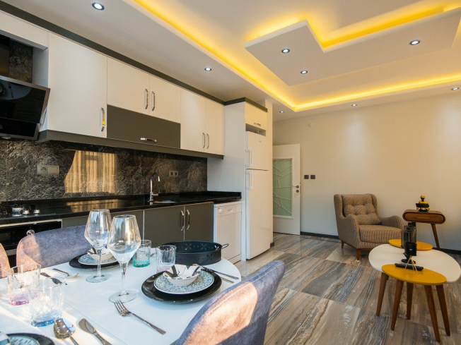 1+1 Apartment in Cleopatra, Alanya — Furnished Property with Pool, Sea View and Residence Permit Potential