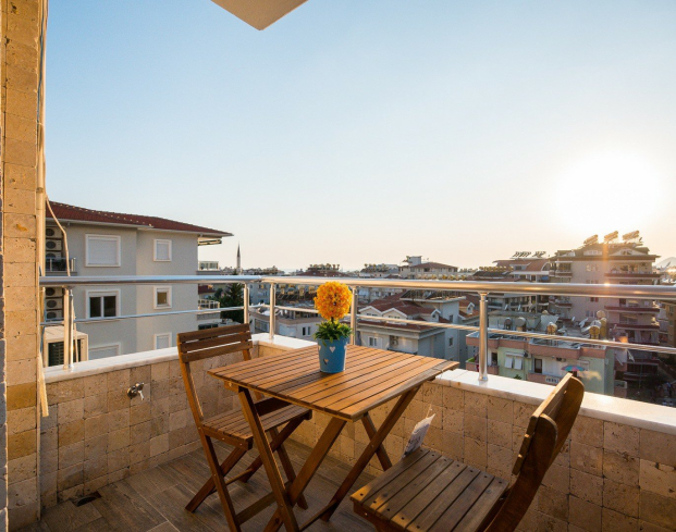 1+1 Apartment in Cleopatra, Alanya — Furnished Property with Pool, Sea View and Residence Permit Potential