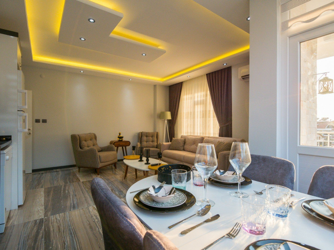 1+1 Apartment in Cleopatra, Alanya — Furnished Property with Pool, Sea View and Residence Permit Potential