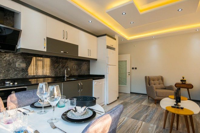 1+1 Apartment in Cleopatra, Alanya — Furnished Property with Pool, Sea View and Residence Permit Potential