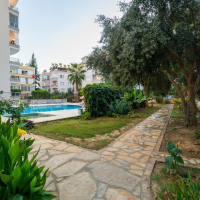 1+1 Apartment in Cleopatra, Alanya — Furnished Property with Pool, Sea View and Residence Permit Potential