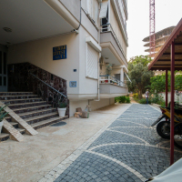 1+1 Apartment in Cleopatra, Alanya — Furnished Property with Pool, Sea View and Residence Permit Potential