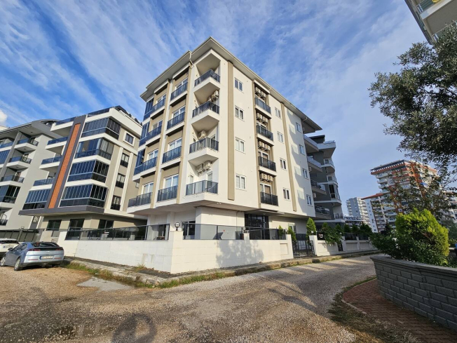 1+1 Apartment in Mahmutlar — Furnished Property with Pool, Sauna and 400 m to the Sea