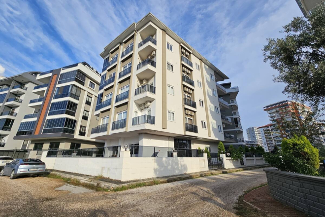1+1 Apartment in Mahmutlar — Furnished Property with Pool, Sauna and 400 m to the Sea