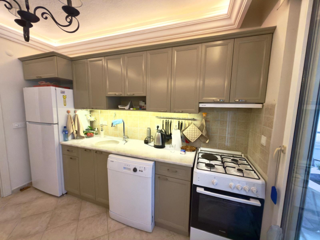 2+1 Apartment in Alanya Center — 300 m to the Sea, Furnished, Pool and Residence Permit Potential