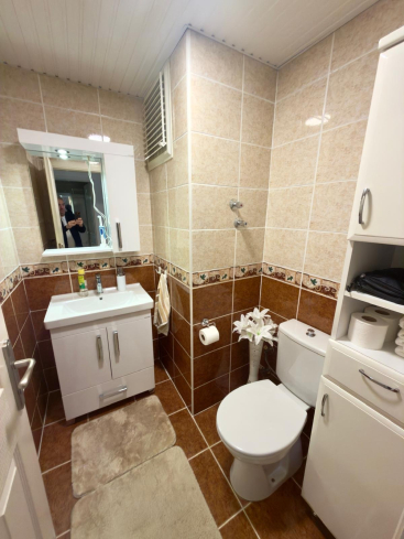 2+1 Apartment in Alanya Center — 300 m to the Sea, Furnished, Pool and Residence Permit Potential