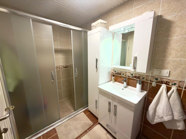 2+1 Apartment in Alanya Center — 300 m to the Sea, Furnished, Pool and Residence Permit Potential