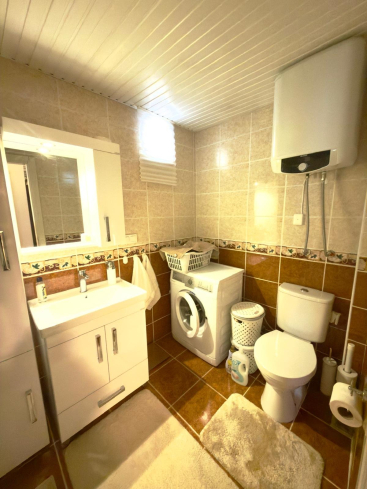 2+1 Apartment in Alanya Center — 300 m to the Sea, Furnished, Pool and Residence Permit Potential