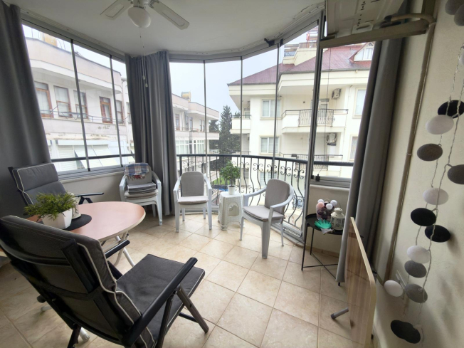 2+1 Apartment in Alanya Center — 300 m to the Sea, Furnished, Pool and Residence Permit Potential