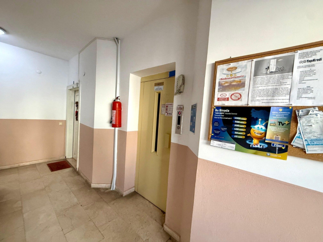 2+1 Apartment in Alanya Center — 300 m to the Sea, Furnished, Pool and Residence Permit Potential