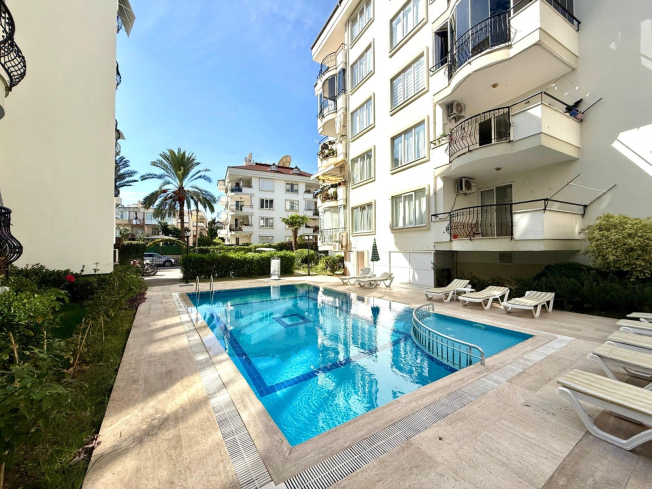 2+1 Apartment in Alanya Center — 300 m to the Sea, Furnished, Pool and Residence Permit Potential