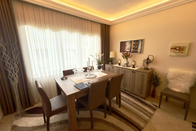 2+1 Apartment in Alanya Center — 300 m to the Sea, Furnished, Pool and Residence Permit Potential