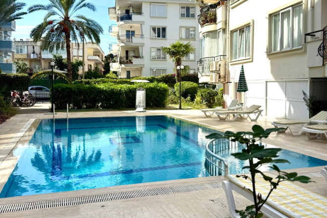 2+1 Apartment in Alanya Center — 300 m to the Sea, Furnished, Pool and Residence Permit Potential