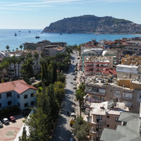 2+1 Apartment in Alanya Center — 300 m to the Sea, Furnished, Pool and Residence Permit Potential