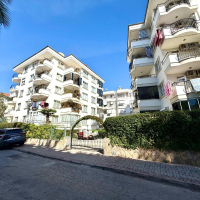 2+1 Apartment in Alanya Center — 300 m to the Sea, Furnished, Pool and Residence Permit Potential