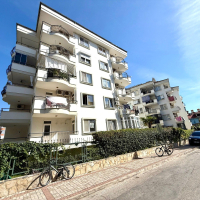 2+1 Apartment in Alanya Center — 300 m to the Sea, Furnished, Pool and Residence Permit Potential