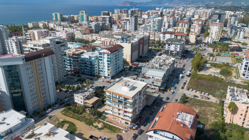 Affordable 1+1 Apartment in Mahmutlar — Furnished, Pool and 500 m from the Sea