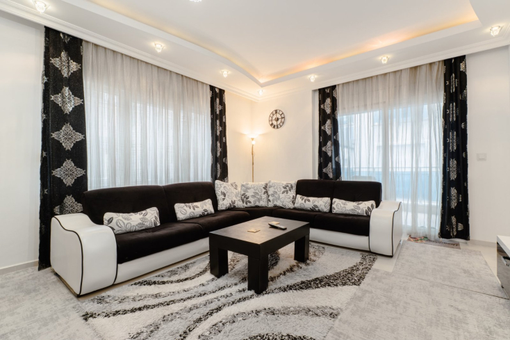Spacious 1+1 Apartment in Mahmutlar — 500 m to the Sea, Good Renovation and Low Maintenance Fee