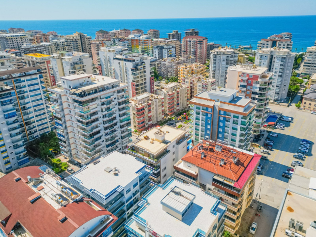 Spacious 1+1 Apartment in Mahmutlar — 500 m to the Sea, Good Renovation and Low Maintenance Fee
