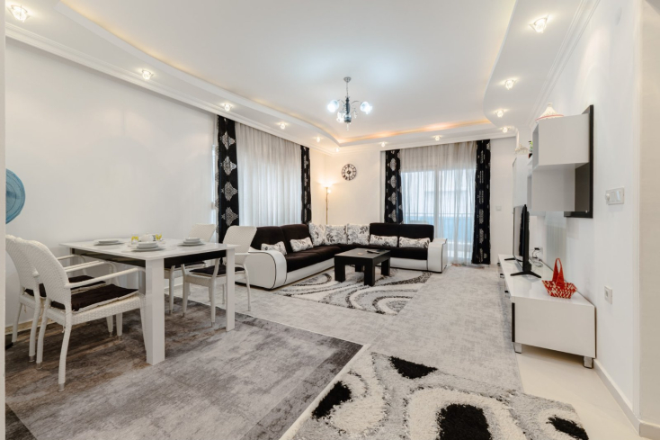 Spacious 1+1 Apartment in Mahmutlar — 500 m to the Sea, Good Renovation and Low Maintenance Fee