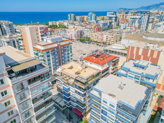 Spacious 1+1 Apartment in Mahmutlar — 500 m to the Sea, Good Renovation and Low Maintenance Fee