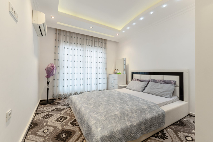 Spacious 1+1 Apartment in Mahmutlar — 500 m to the Sea, Good Renovation and Low Maintenance Fee