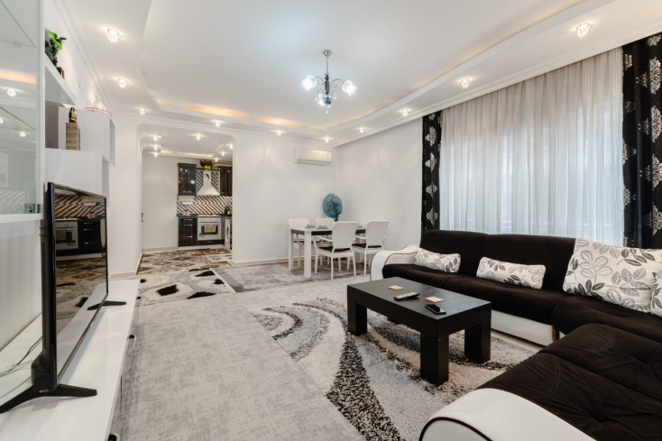 Spacious 1+1 Apartment in Mahmutlar — 500 m to the Sea, Good Renovation and Low Maintenance Fee
