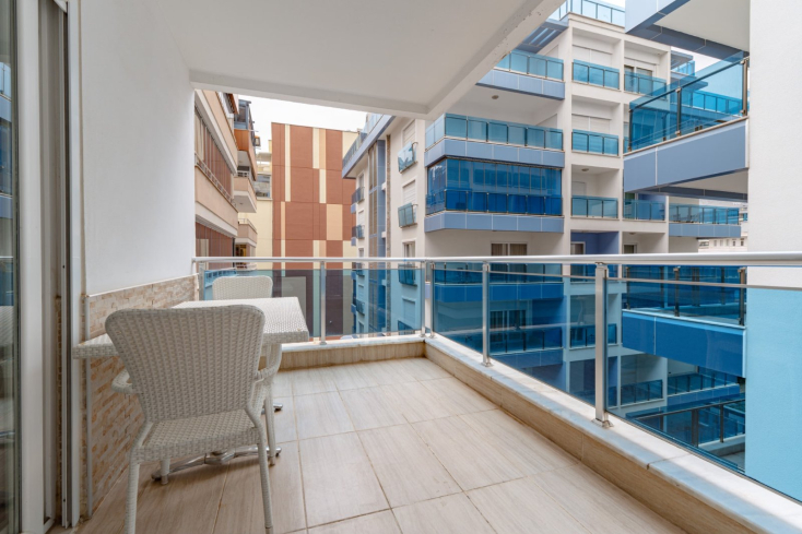 Spacious 1+1 Apartment in Mahmutlar — 500 m to the Sea, Good Renovation and Low Maintenance Fee